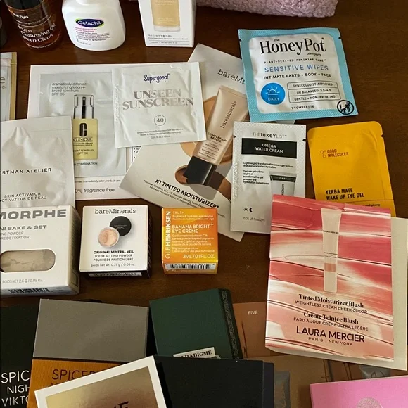 Huge Beauty Samples Bundle - Picture 6 of 9